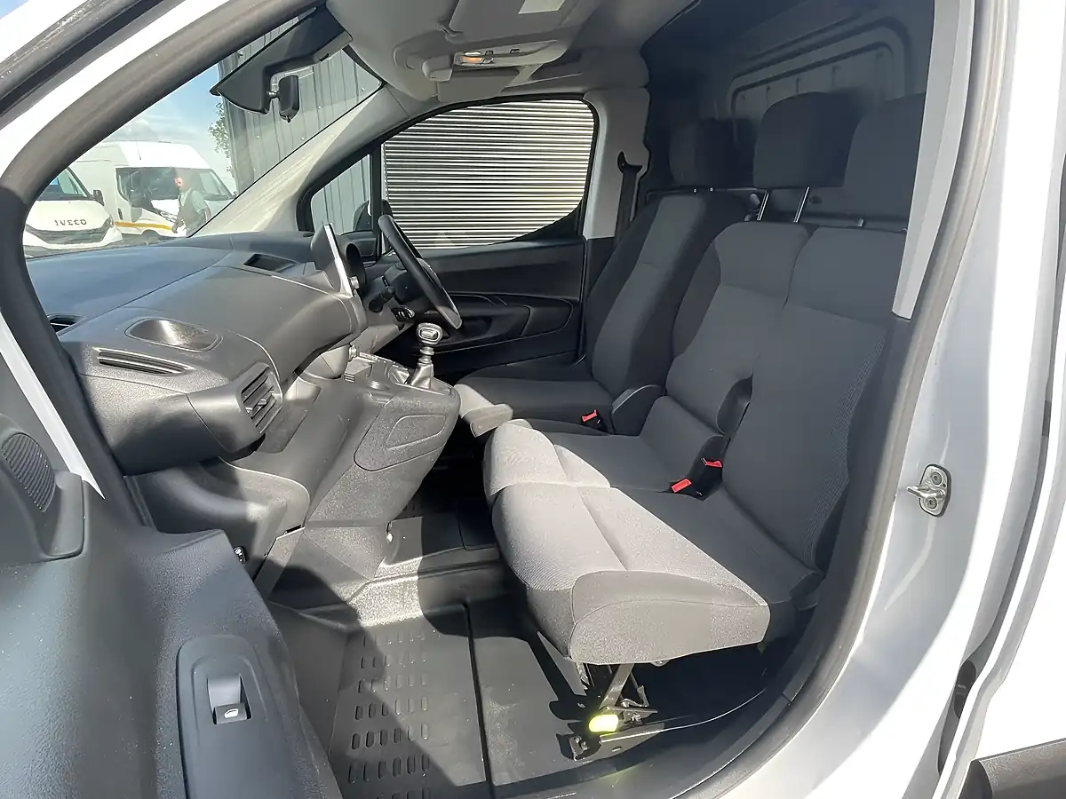 Used 2023 Toyota Proace City Icon White - Interior and Exterior details 10
