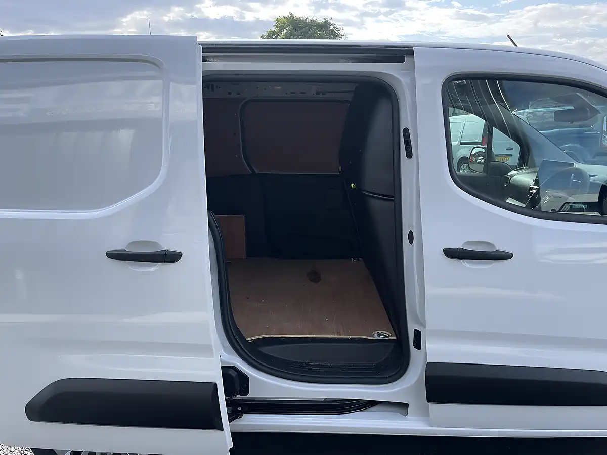 Used 2023 Toyota Proace City Icon White - Interior and Exterior details 13