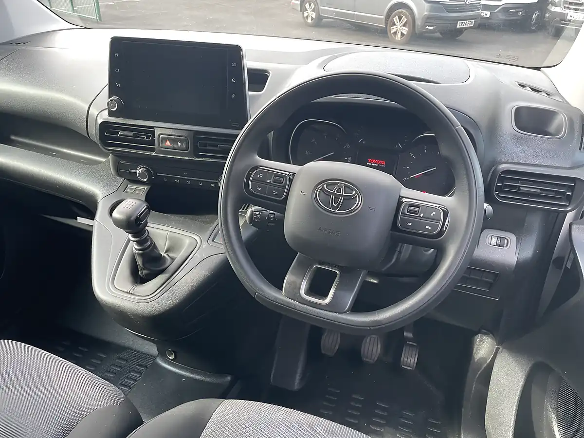Used 2023 Toyota Proace City Icon White - Interior and Exterior details 7