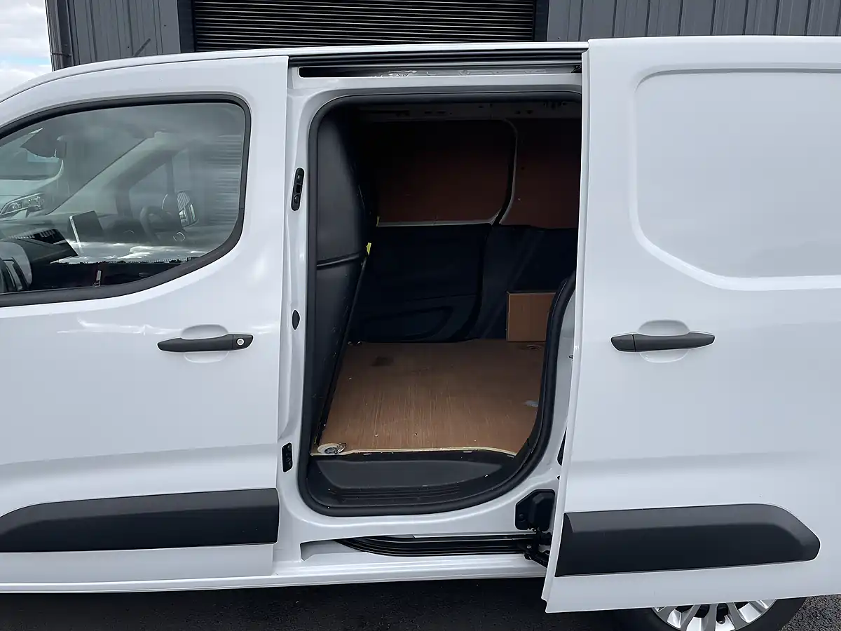 Used 2023 Toyota Proace City Icon White - Interior and Exterior details 11