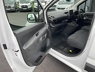 Used 2023 Toyota Proace City Icon White - Interior and Exterior details 12