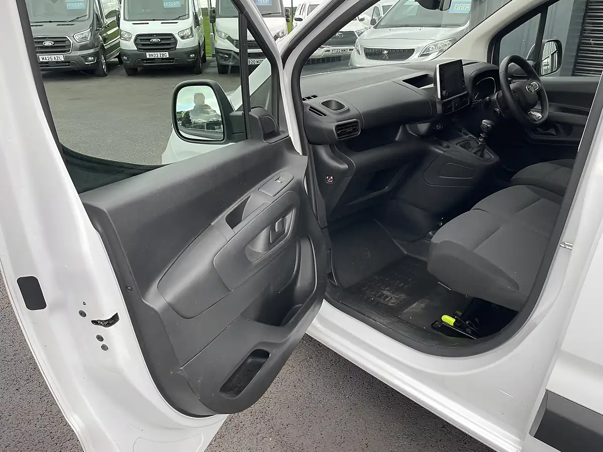 Used 2023 Toyota Proace City Icon White - Interior and Exterior details 12