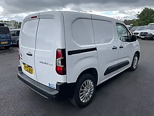 Used 2023 Toyota Proace City Icon White - Interior and Exterior details 4
