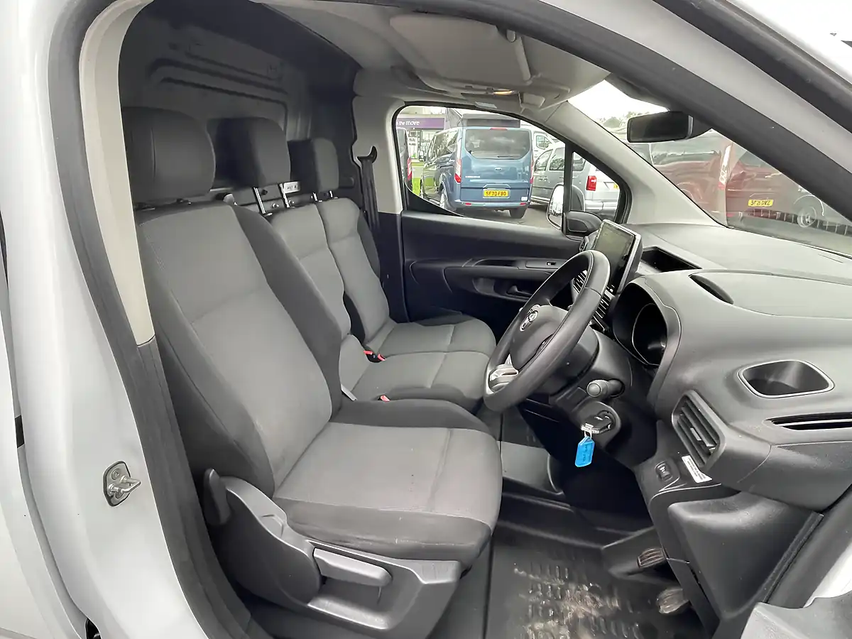 Used 2023 Toyota Proace City Icon White - Interior and Exterior details 8