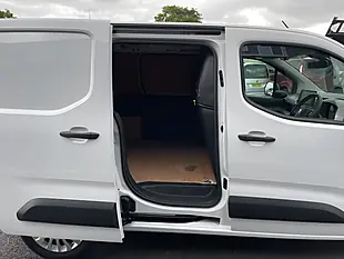 Used 2023 Toyota Proace City Icon White - Interior and Exterior details 9