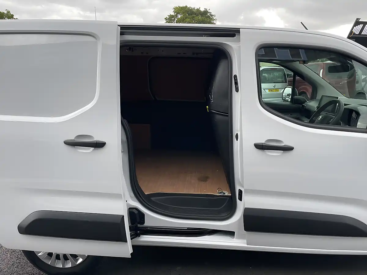 Used 2023 Toyota Proace City Icon White - Interior and Exterior details 9