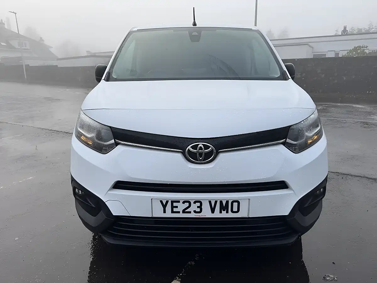 Used 2023 Toyota Proace City Icon White - Interior and Exterior details 8
