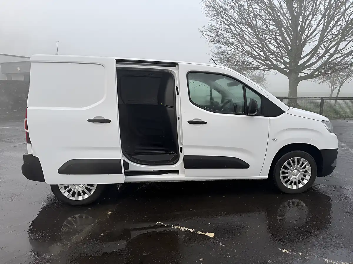 Used 2023 Toyota Proace City Icon White - Interior and Exterior details 9