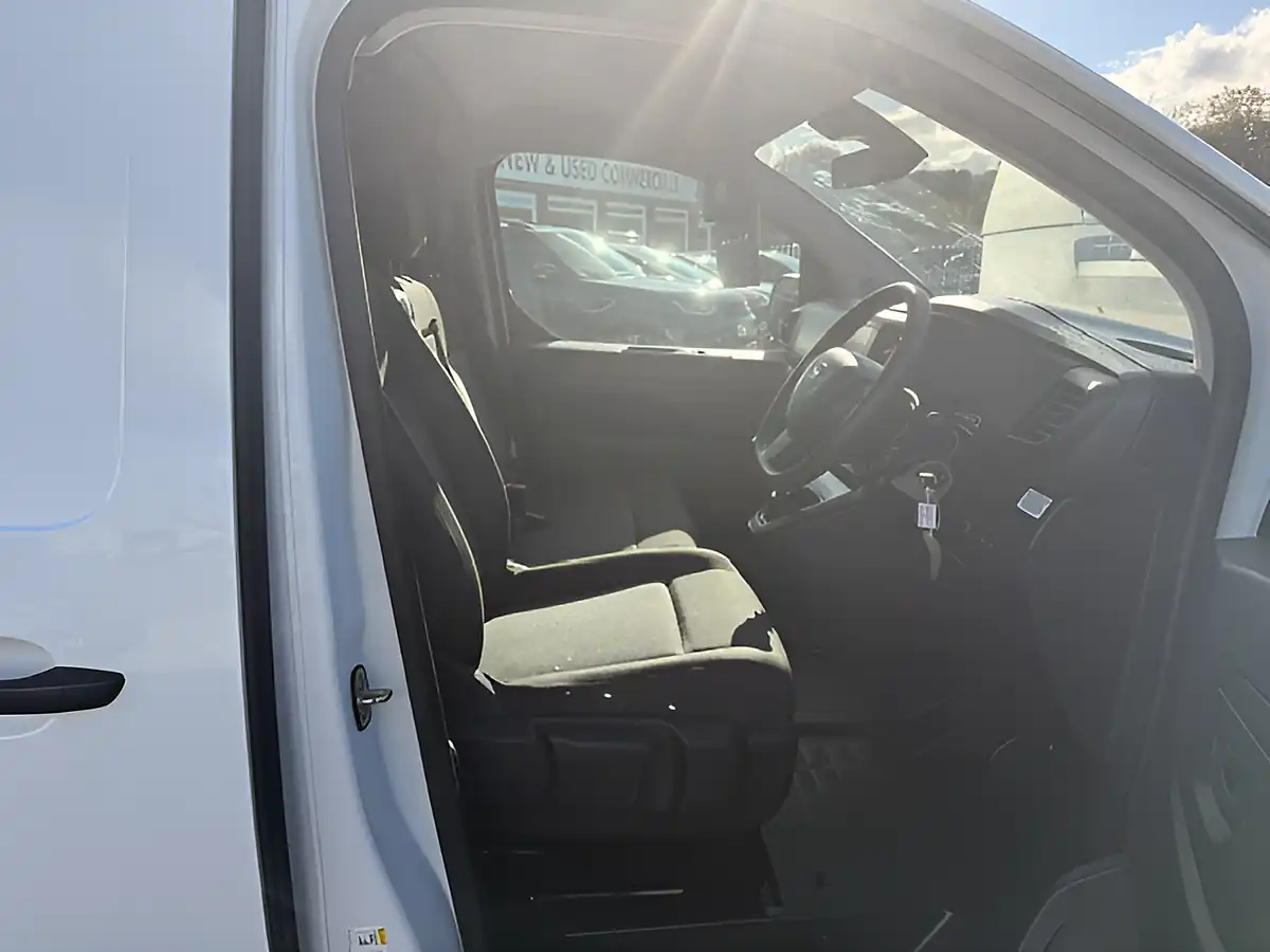 Used 2023 Toyota Proace Icon White - Interior and Exterior details 15
