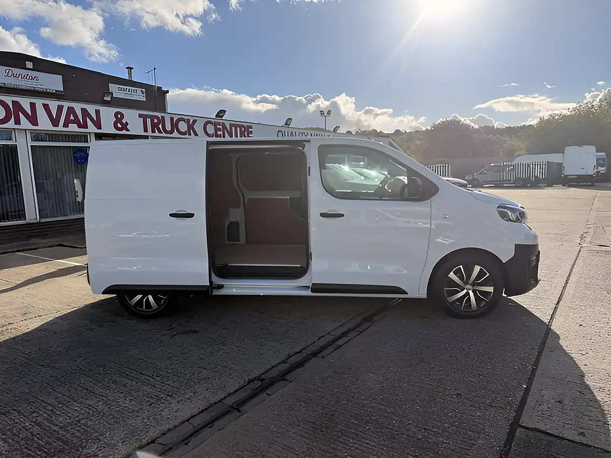 Used 2023 Toyota Proace Icon White - Interior and Exterior details 3