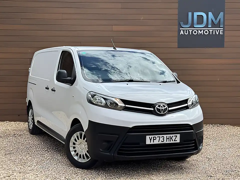 Used 2023 Toyota Proace Icon White - Front View