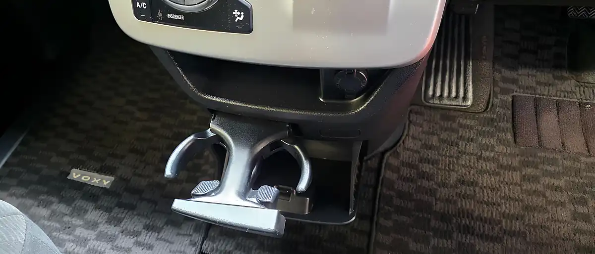 Used 2023 Toyota Voxy Purple - Interior and Exterior details 12
