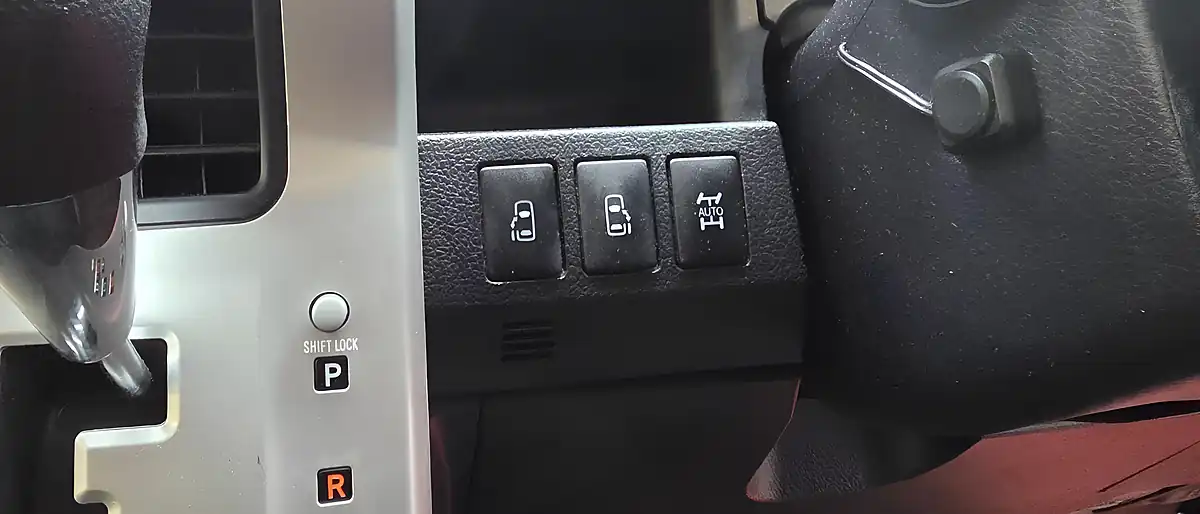 Used 2023 Toyota Voxy Purple - Interior and Exterior details 13