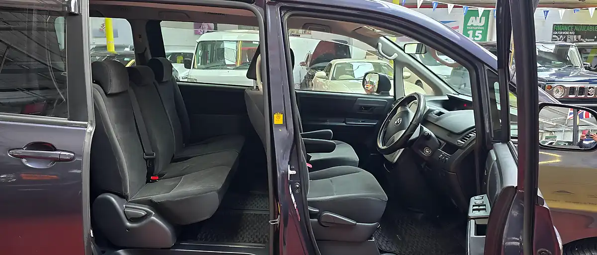 Used 2023 Toyota Voxy Purple - Interior and Exterior details 5
