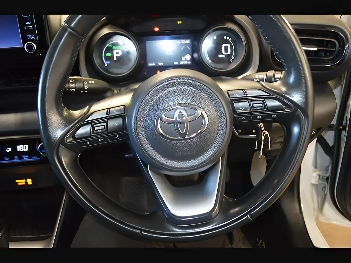 Used 2023 Toyota Yaris Design White - Interior and Exterior details 17