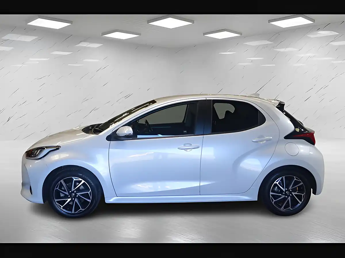 Used 2023 Toyota Yaris Design White - Interior and Exterior details 5