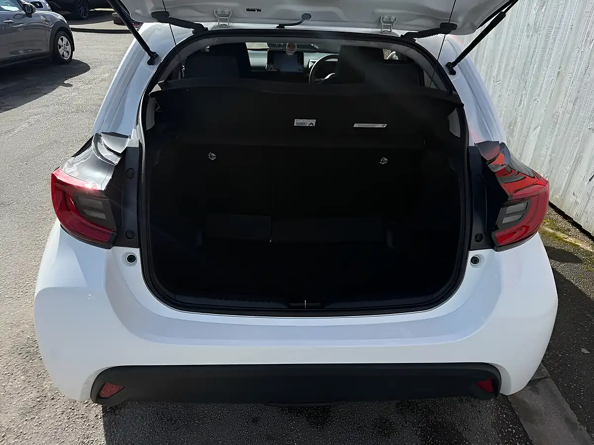 Used 2023 Toyota Yaris Design White - Interior and Exterior details 17