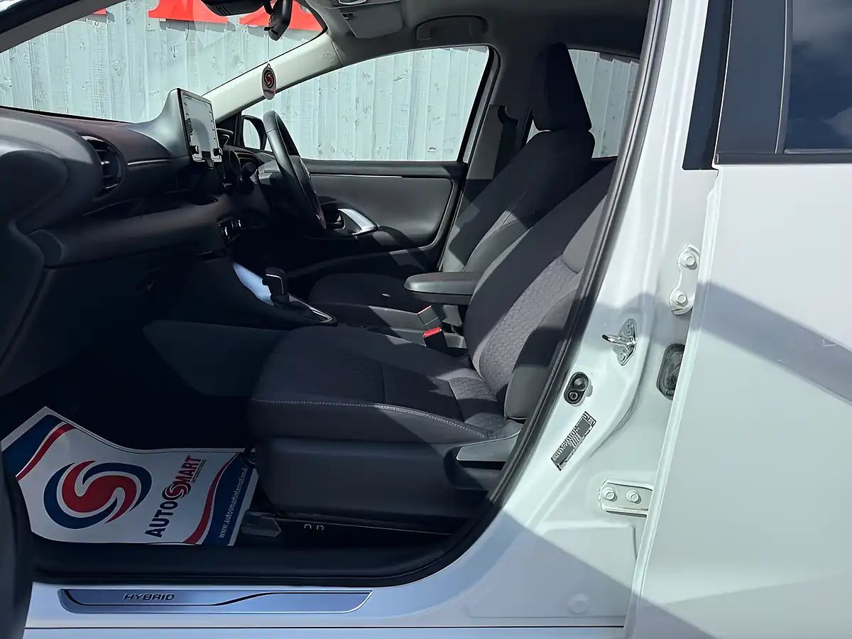 Used 2023 Toyota Yaris Design White - Interior and Exterior details 2
