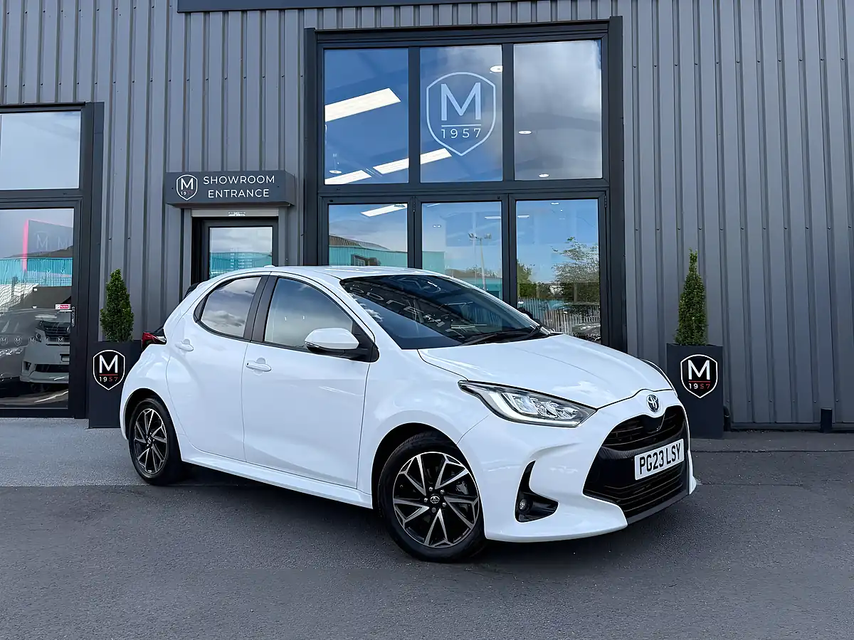 Used 2023 Toyota Yaris Design White - Front View