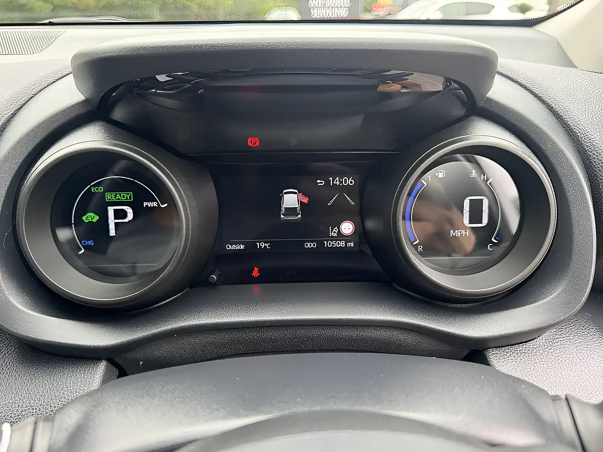 Used 2023 Toyota Yaris Design White - Interior and Exterior details 3