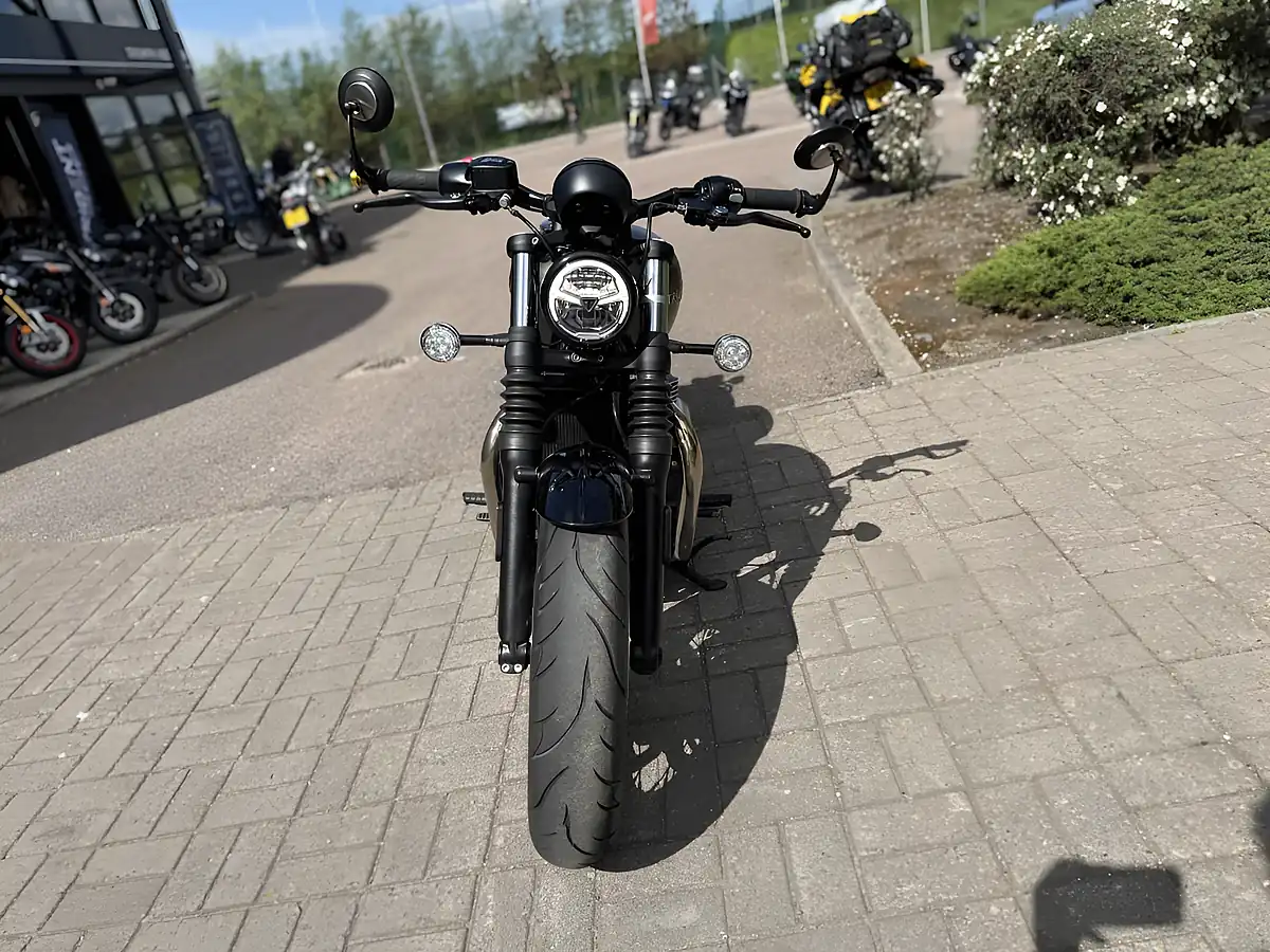 Used 2023 Triumph Bobber Grey - Interior and Exterior details 5