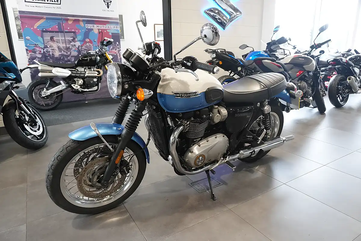 Used 2023 Triumph Bonneville T120 Blue Metallic - Interior and Exterior details 6
