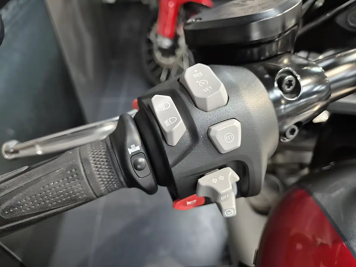 Used 2023 Triumph Rocket 3 R Silver Ice & Cranberry Red - Interior and Exterior details 13