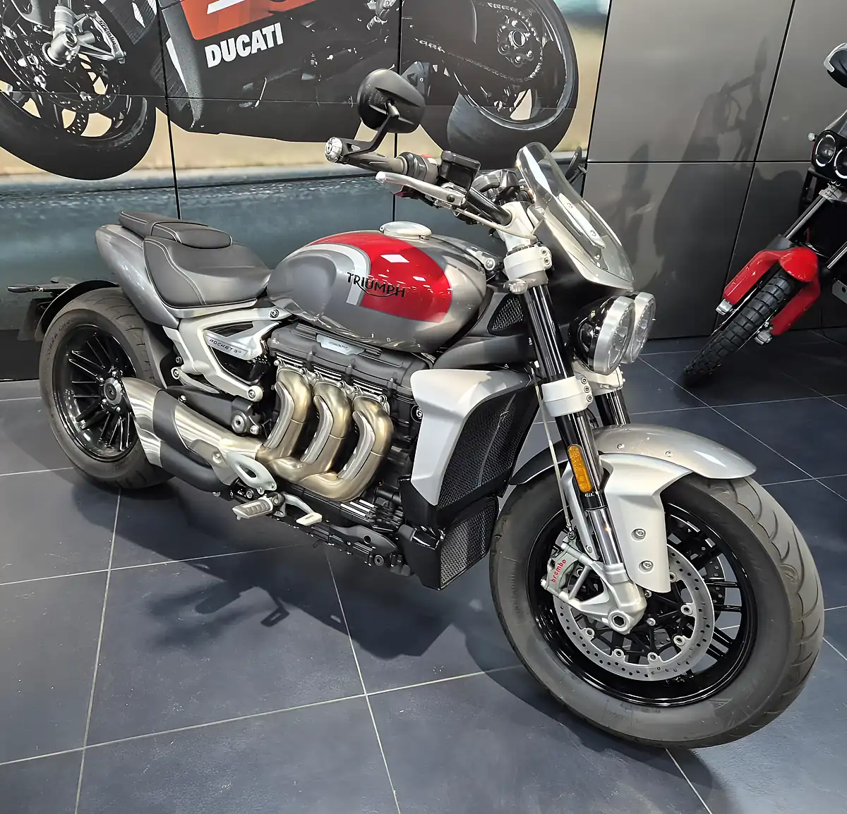 Used 2023 Triumph Rocket 3 R Silver Ice & Cranberry Red - Interior and Exterior details 4