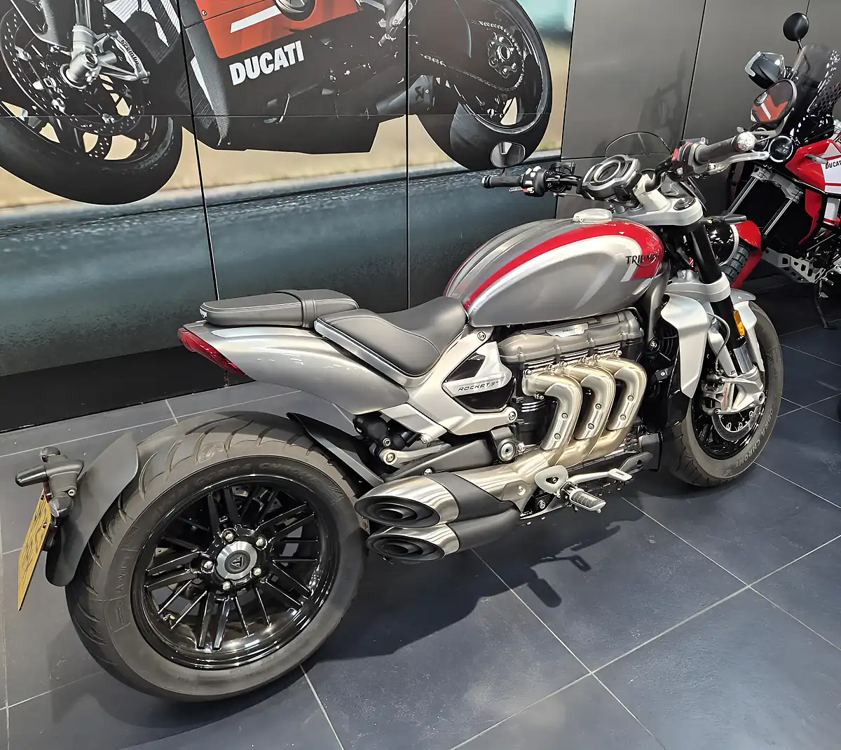 Used 2023 Triumph Rocket 3 R Silver Ice & Cranberry Red - Interior and Exterior details 5
