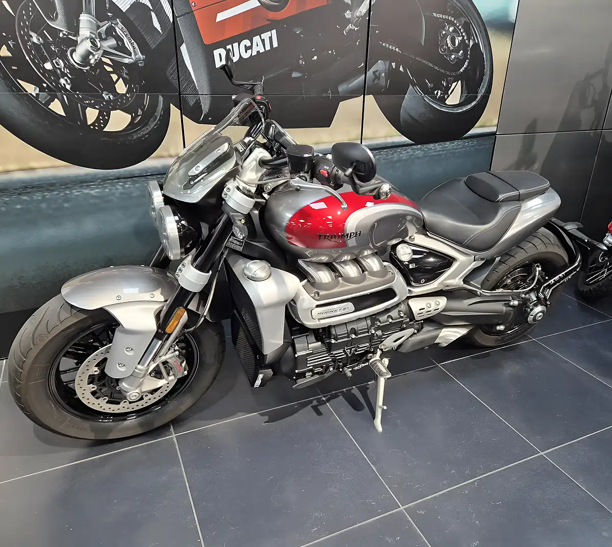 Used 2023 Triumph Rocket 3 R Silver Ice & Cranberry Red - Interior and Exterior details 7