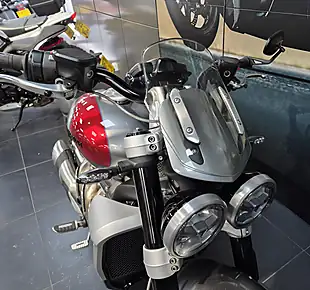 Used 2023 Triumph Rocket 3 R Silver Ice / Cranberry Red - Interior and Exterior details 16