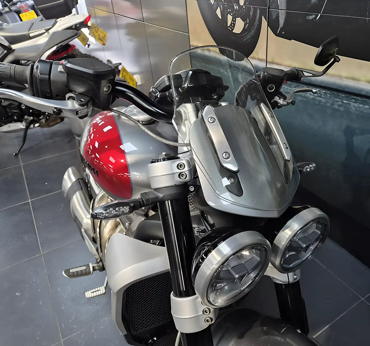 Used 2023 Triumph Rocket 3 R Silver Ice / Cranberry Red - Interior and Exterior details 16