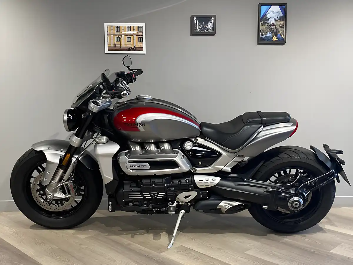 Used 2023 Triumph Rocket 3 R Silver Ice / Cranberry Red - Interior and Exterior details 2