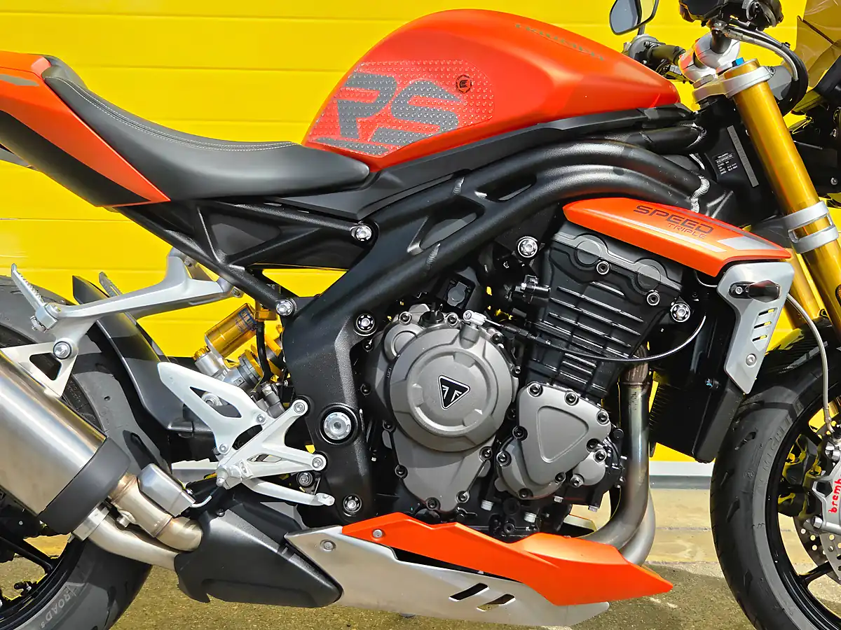 Used 2023 Triumph Speed Triple RS Orange - Interior and Exterior details 9