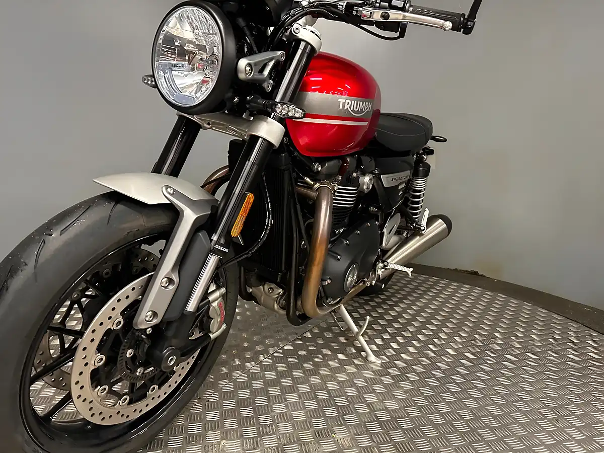 Used 2023 Triumph Speed Twin Red - Interior and Exterior details 10