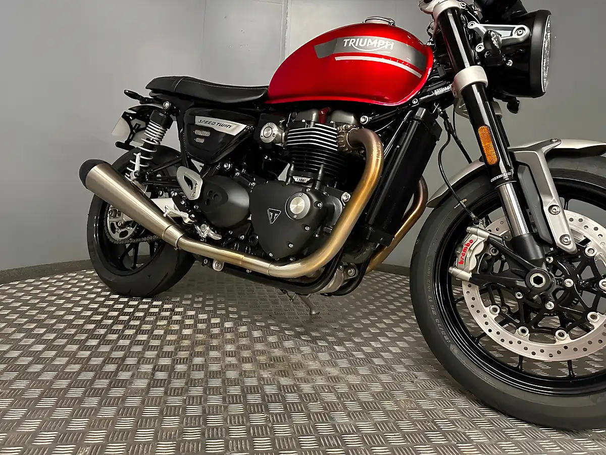 Used 2023 Triumph Speed Twin Red - Interior and Exterior details 15
