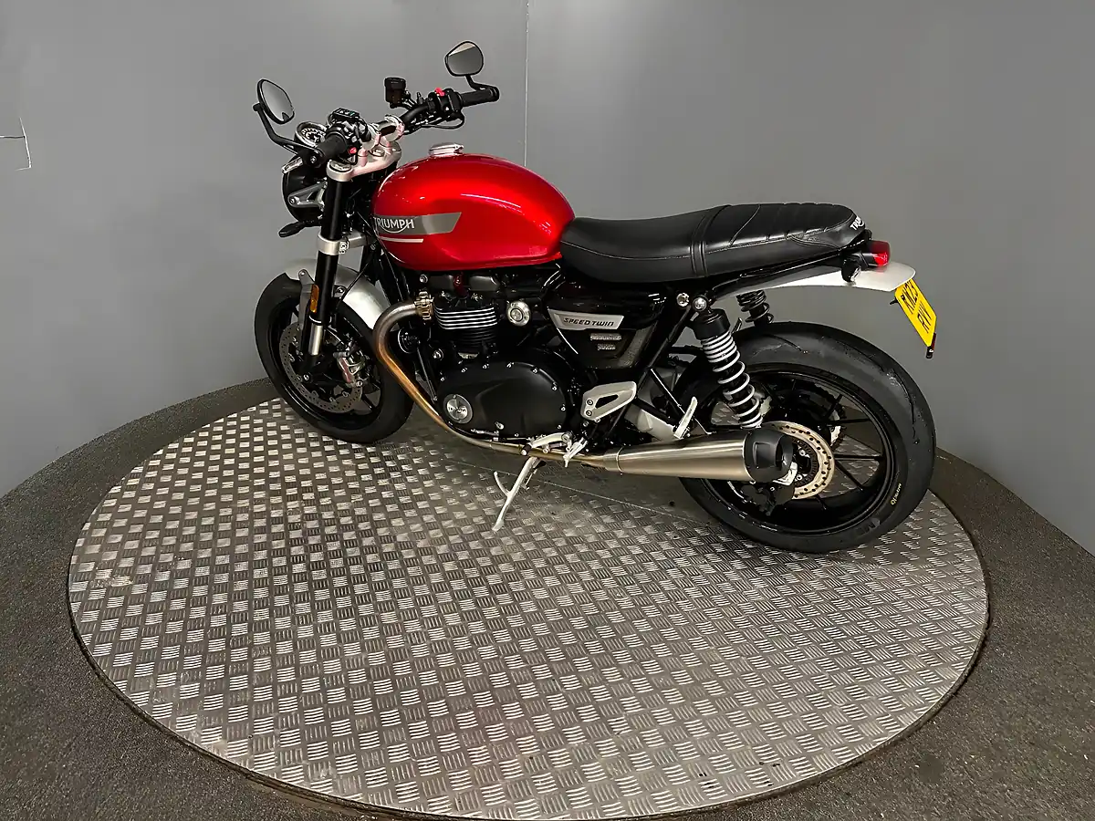 Used 2023 Triumph Speed Twin Red - Interior and Exterior details 2