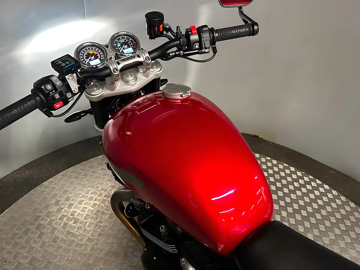 Used 2023 Triumph Speed Twin Red - Interior and Exterior details 8