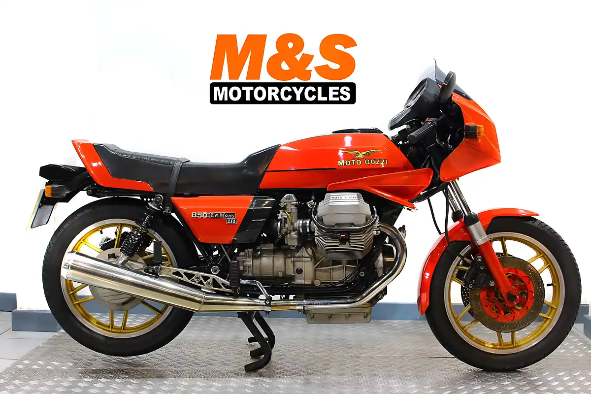 Used 2023 Triumph Speed Twin Red - Interior and Exterior details 10