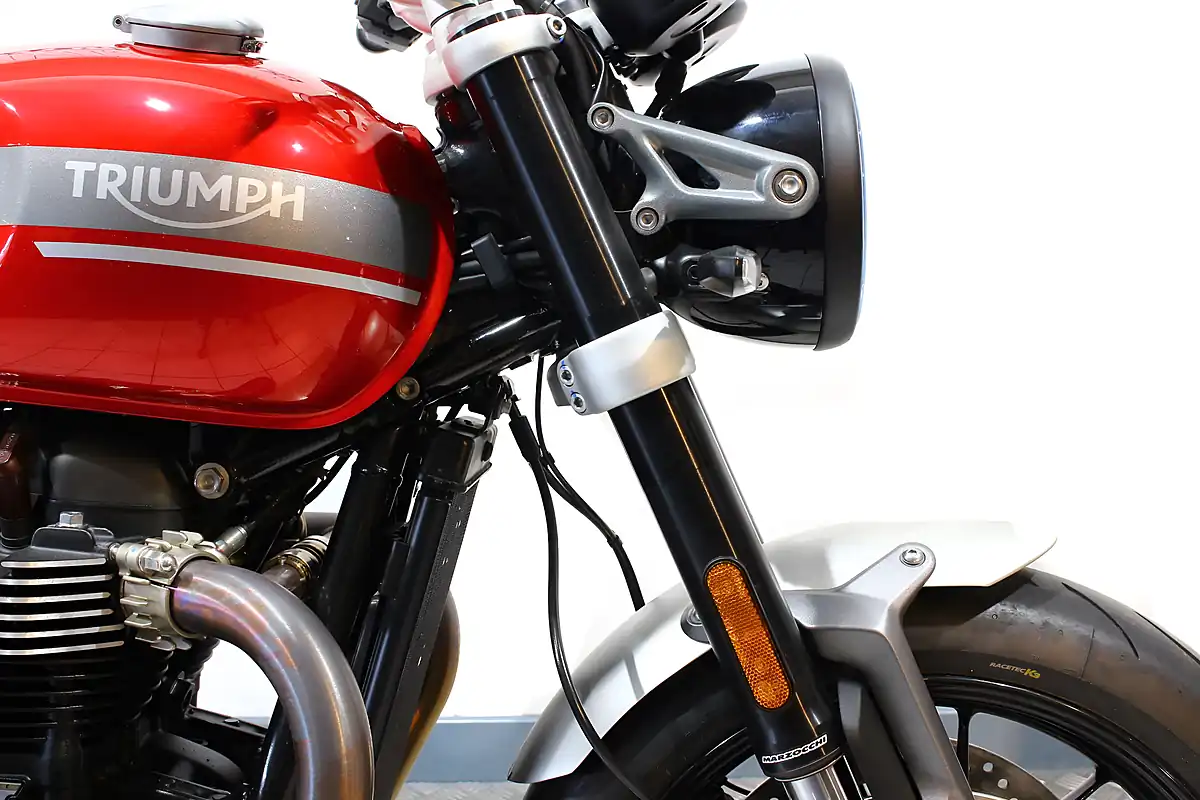Used 2023 Triumph Speed Twin Red - Interior and Exterior details 4