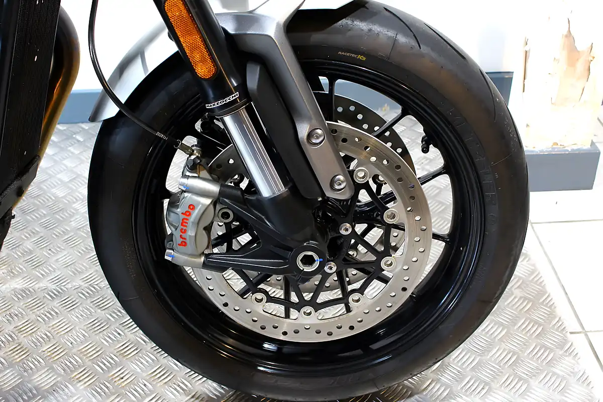 Used 2023 Triumph Speed Twin Red - Interior and Exterior details 5