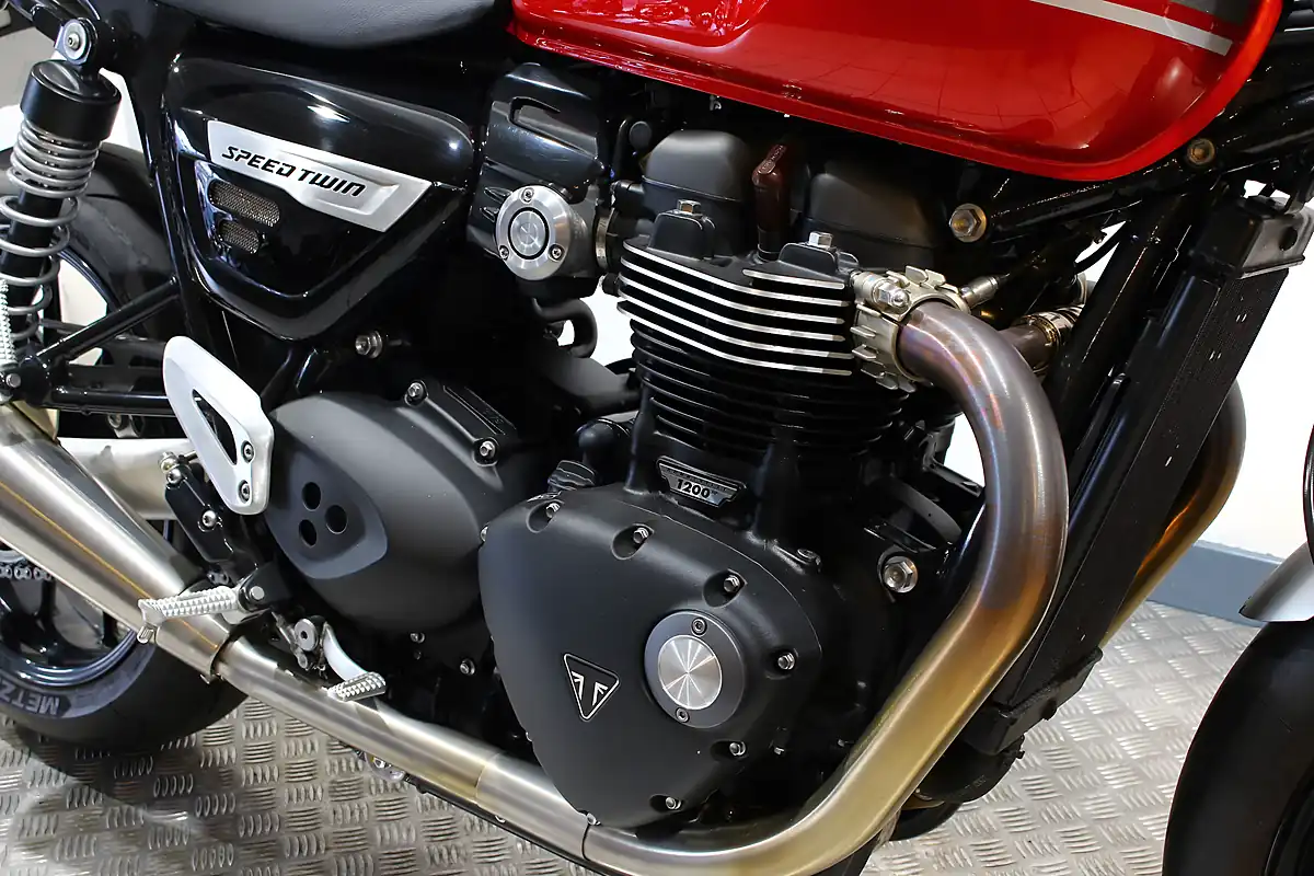 Used 2023 Triumph Speed Twin Red - Interior and Exterior details 6