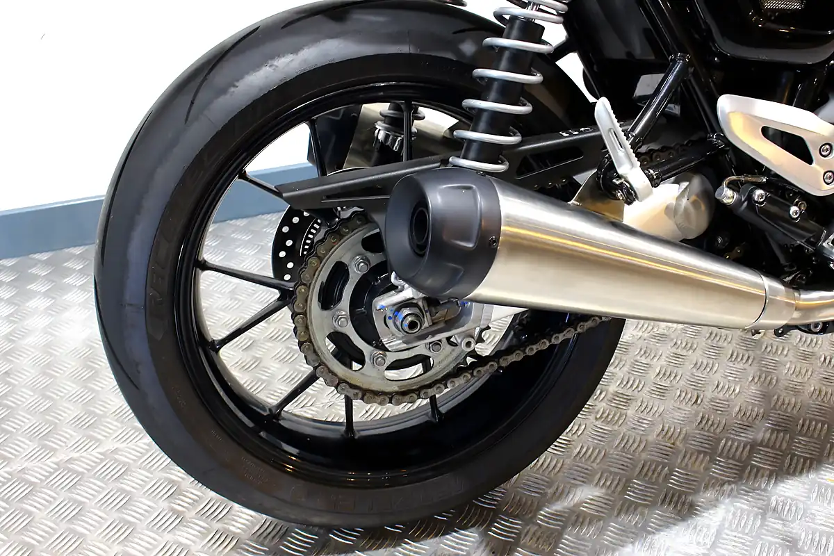 Used 2023 Triumph Speed Twin Red - Interior and Exterior details 7