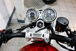 Used 2023 Triumph Speed Twin Red - Interior and Exterior details 8