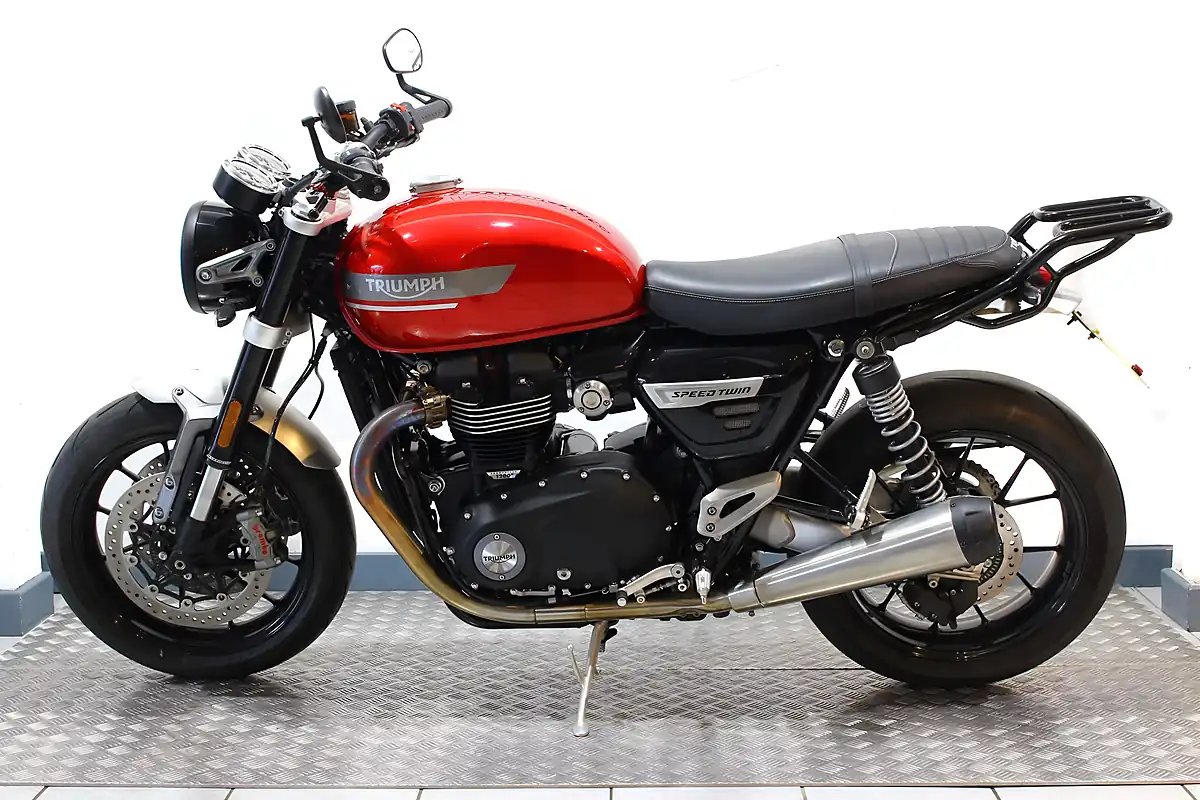 Used 2023 Triumph Speed Twin Red - Interior and Exterior details 9