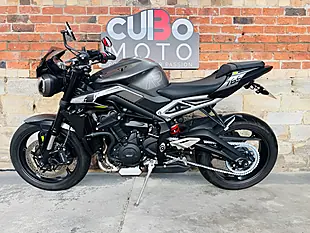 Used 2023 Triumph Street Triple 765 R Silver - Interior and Exterior details 11