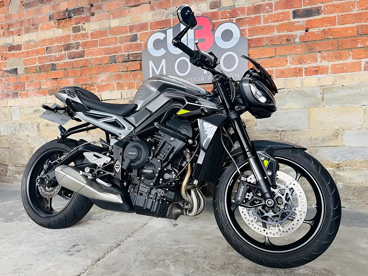 Used 2023 Triumph Street Triple 765 R Silver - Interior and Exterior details 3