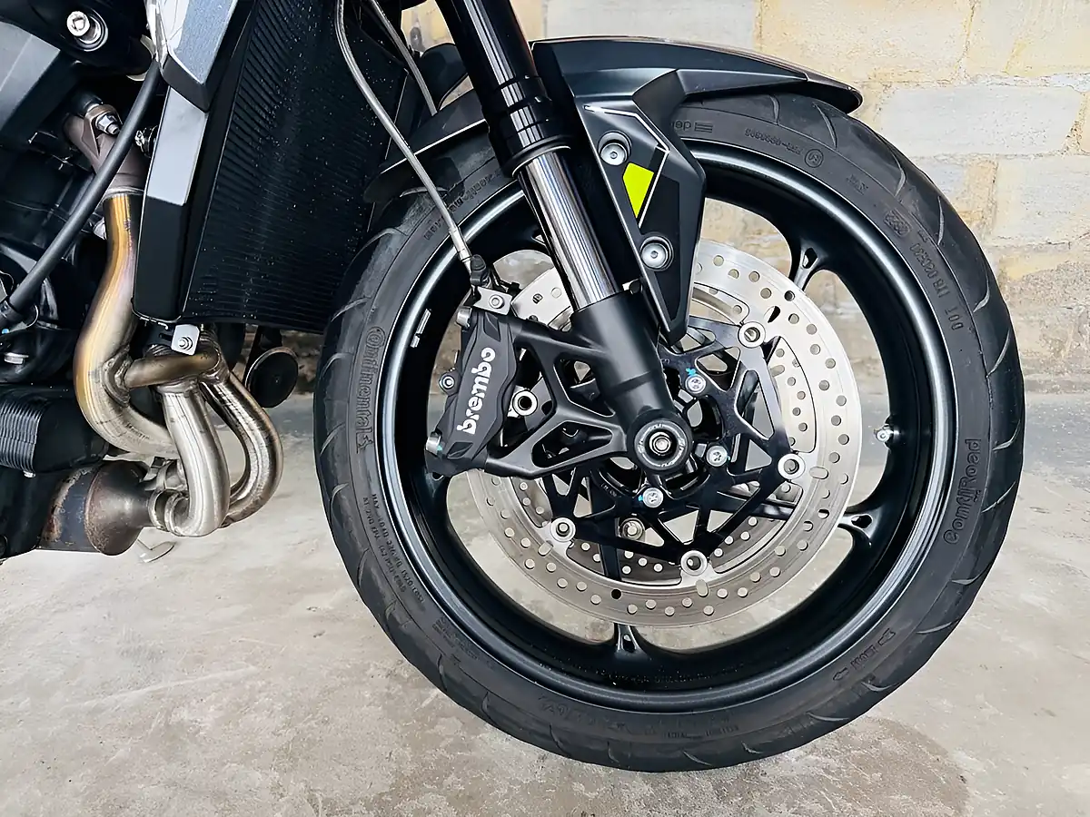 Used 2023 Triumph Street Triple 765 R Silver - Interior and Exterior details 5
