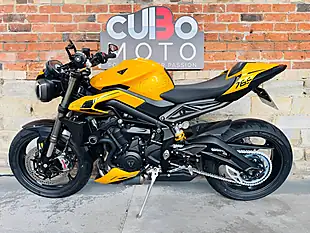 Used 2023 Triumph Street Triple 765 RS Yellow - Interior and Exterior details 11