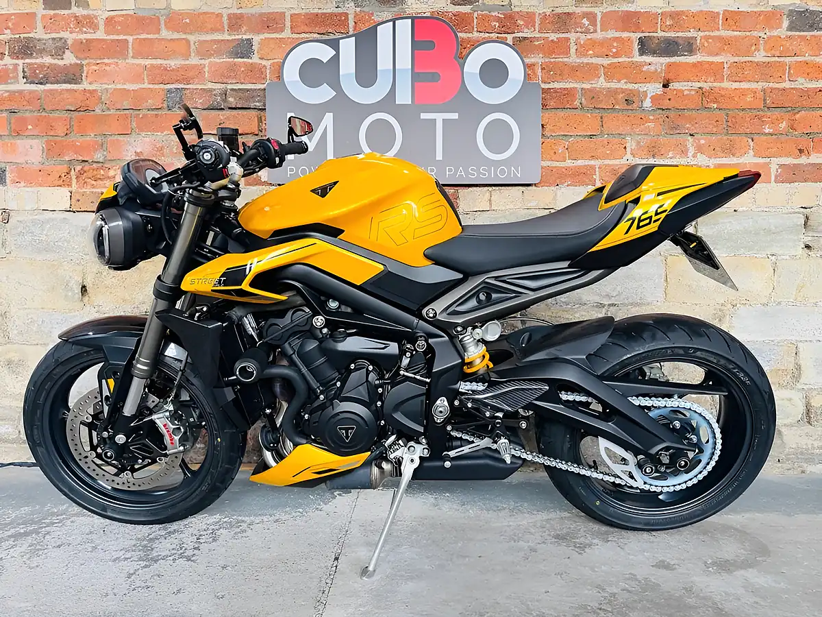 Used 2023 Triumph Street Triple 765 RS Yellow - Interior and Exterior details 11
